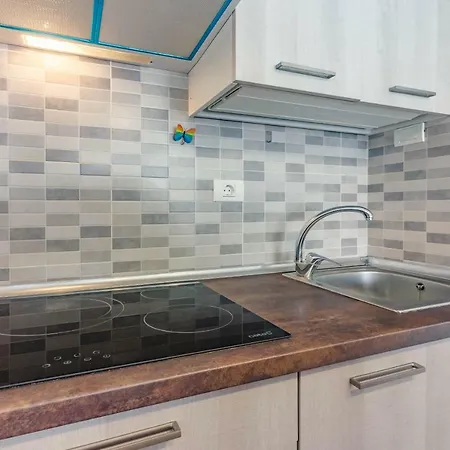 Heated Pool Sea View Speedy Wifi شقة *